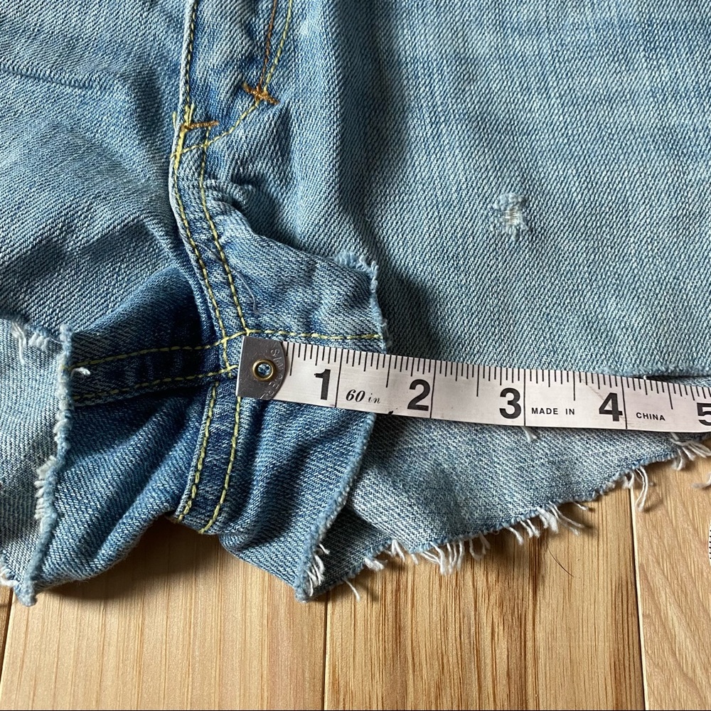 A&F Distressed Light Wash Denim Jean Shorts - Picture 6 of 8